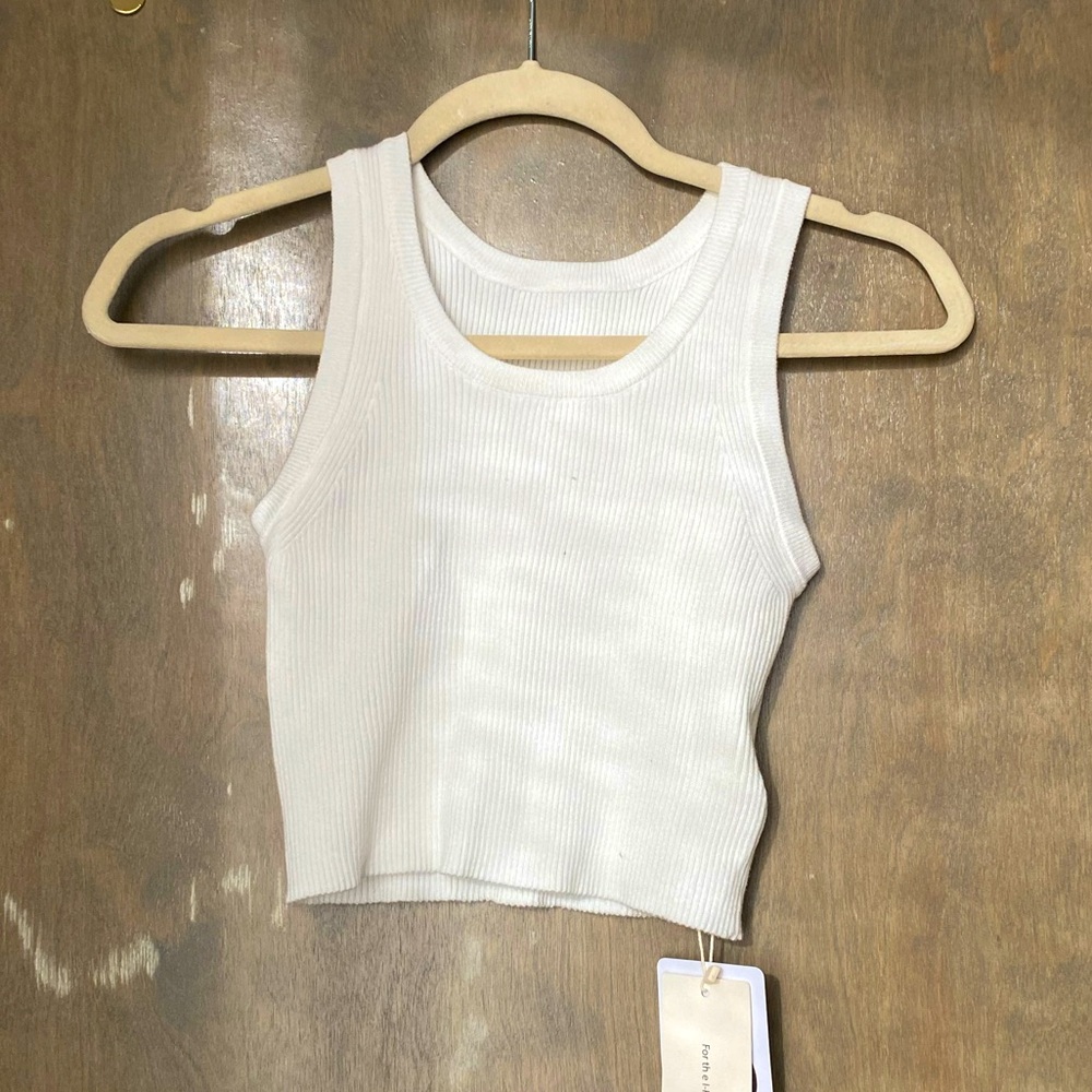 Never worn, cropped white tank!